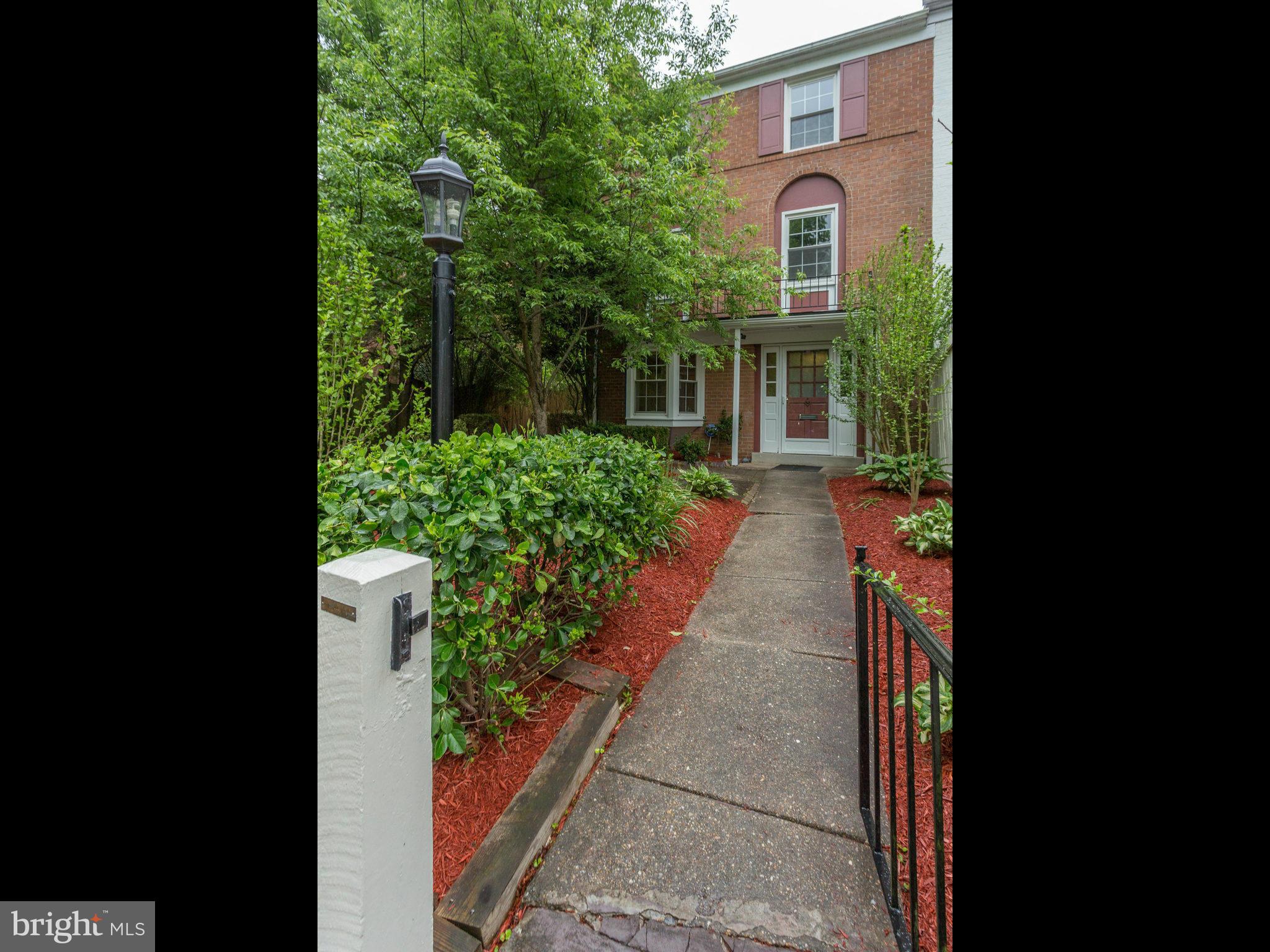 PINEWOOD LAKE - Residential