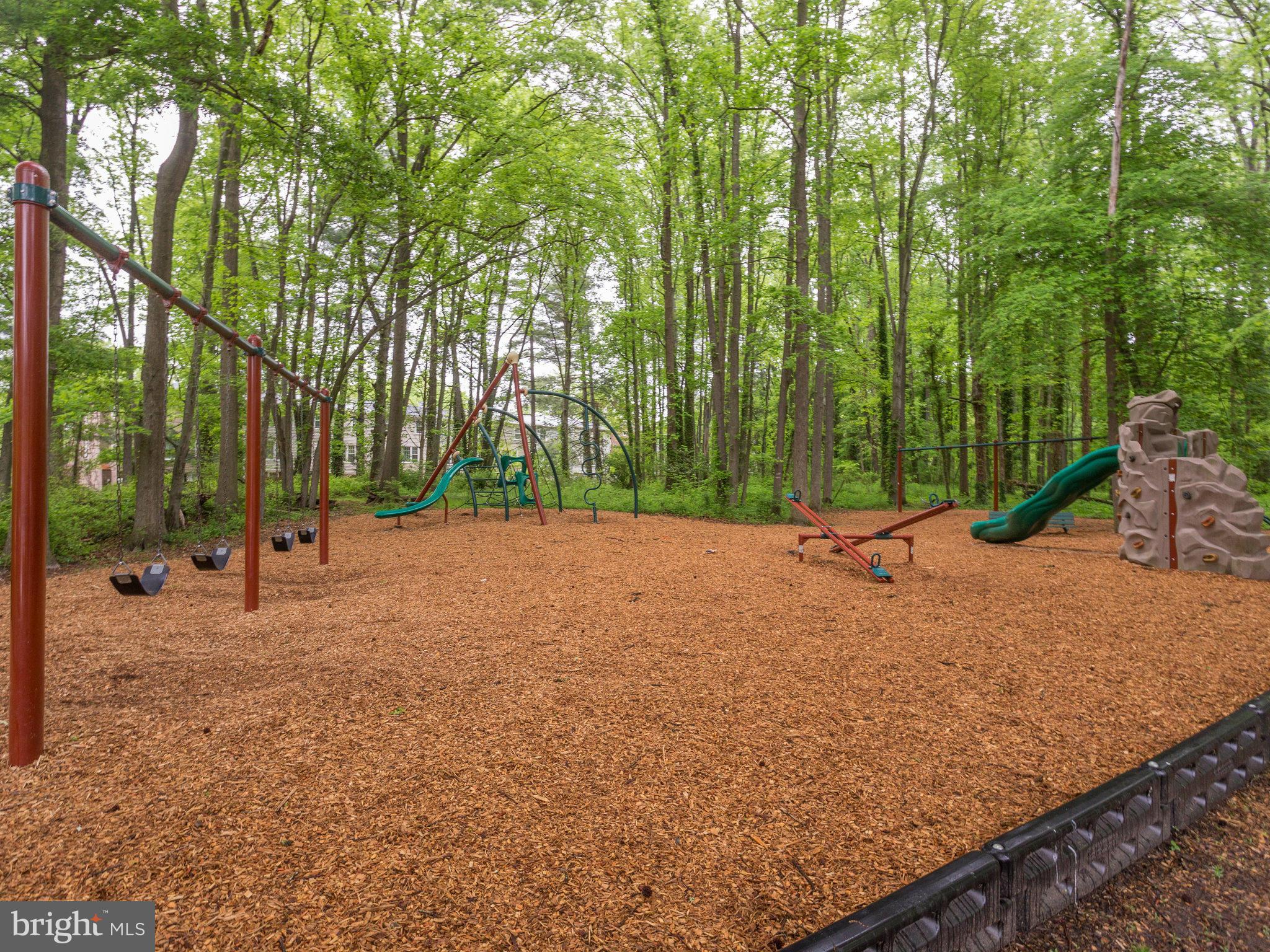 PINEWOOD LAKE - Residential