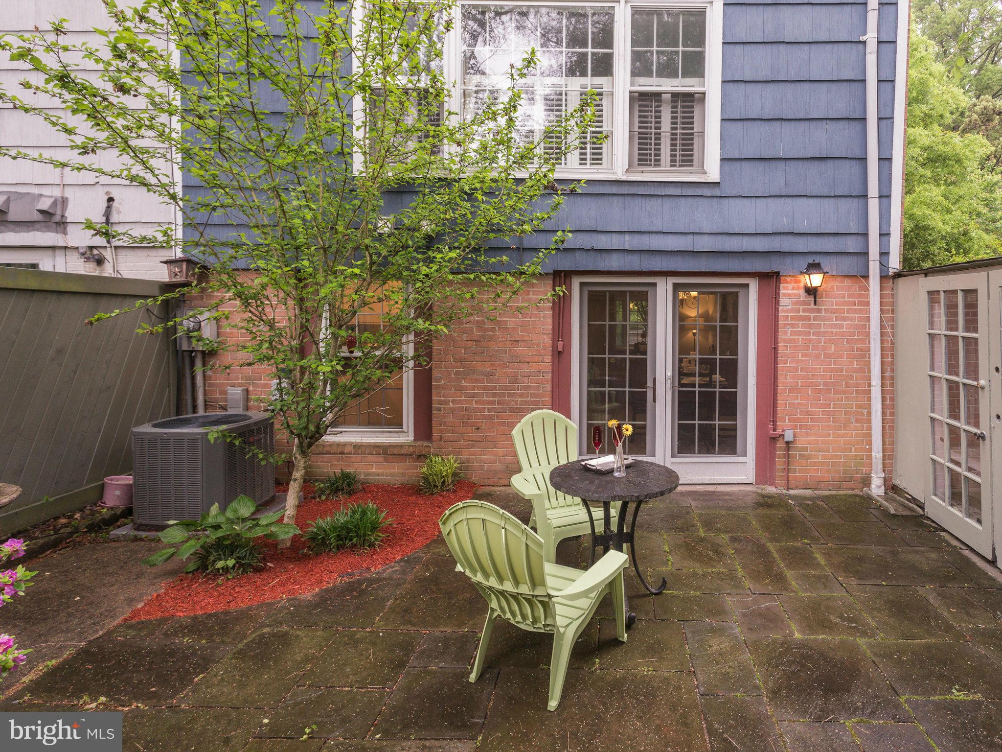 PINEWOOD LAKE - Residential