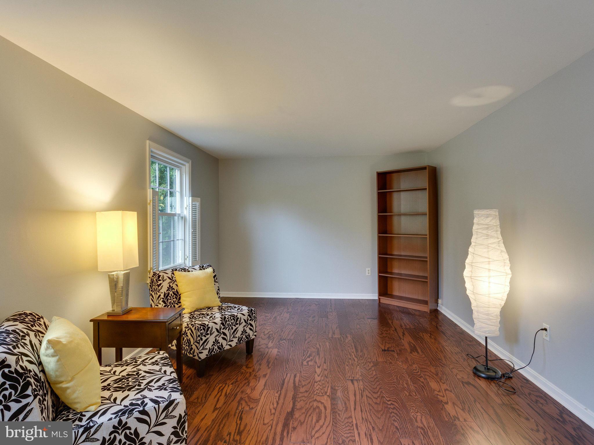 PINEWOOD LAKE - Residential