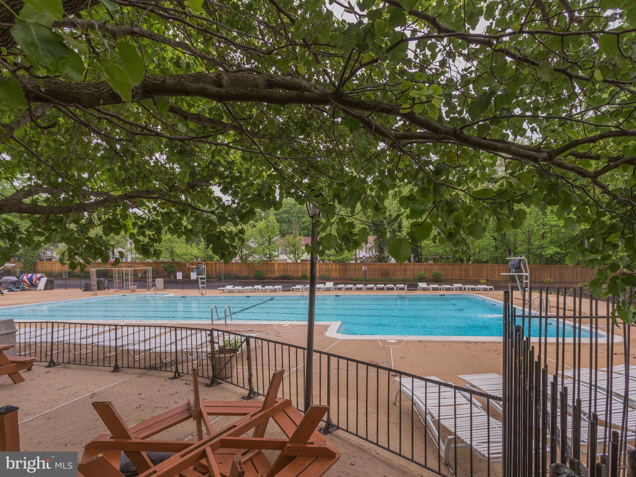 PINEWOOD LAKE - Residential