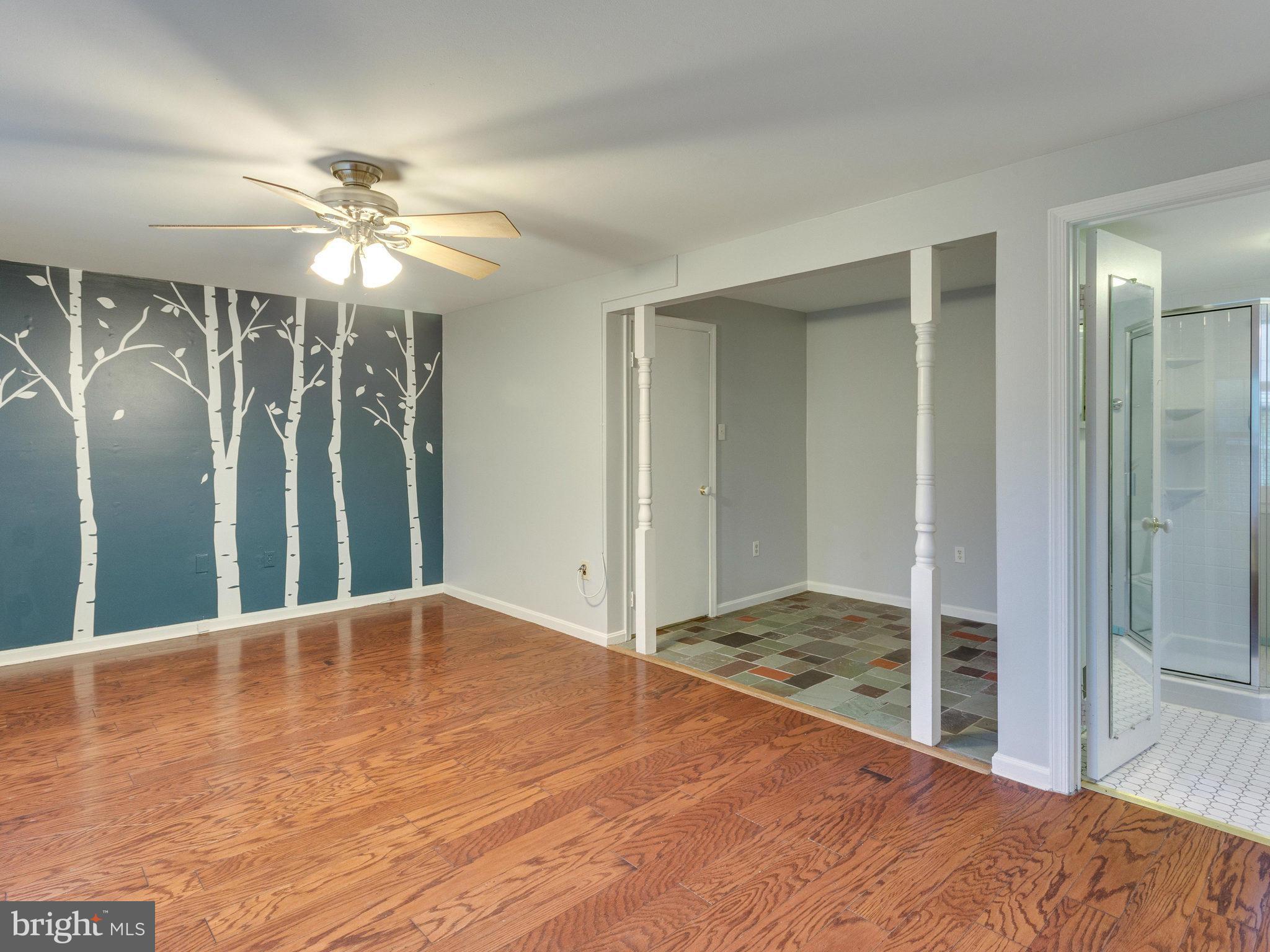 PINEWOOD LAKE - Residential