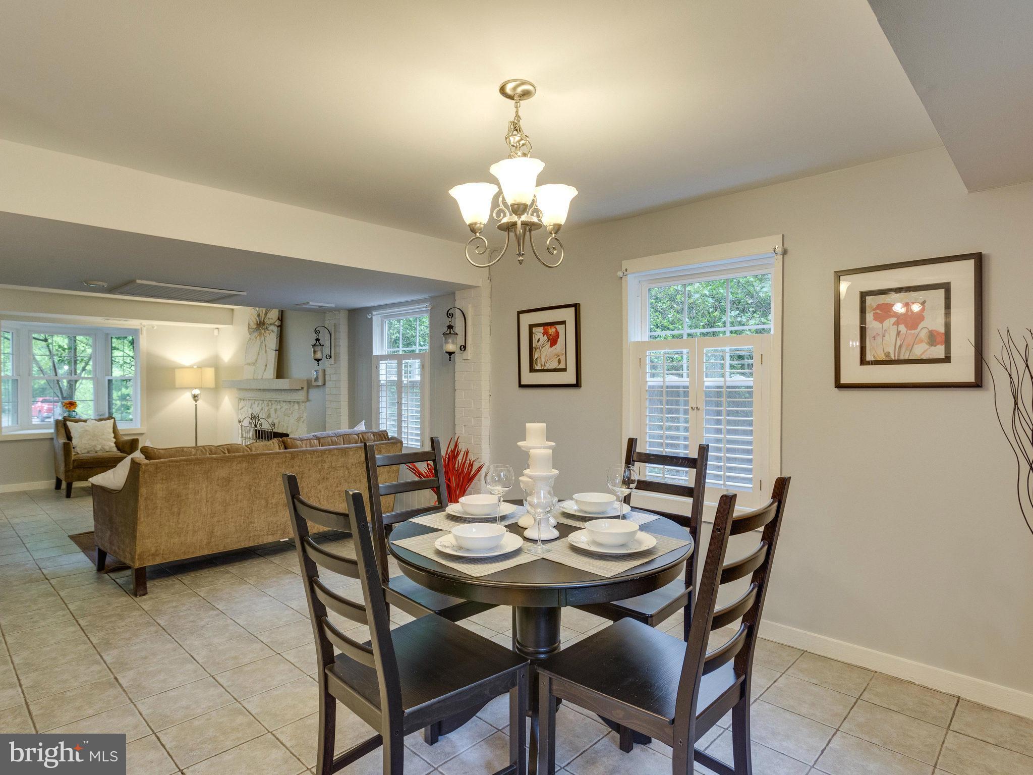 PINEWOOD LAKE - Residential