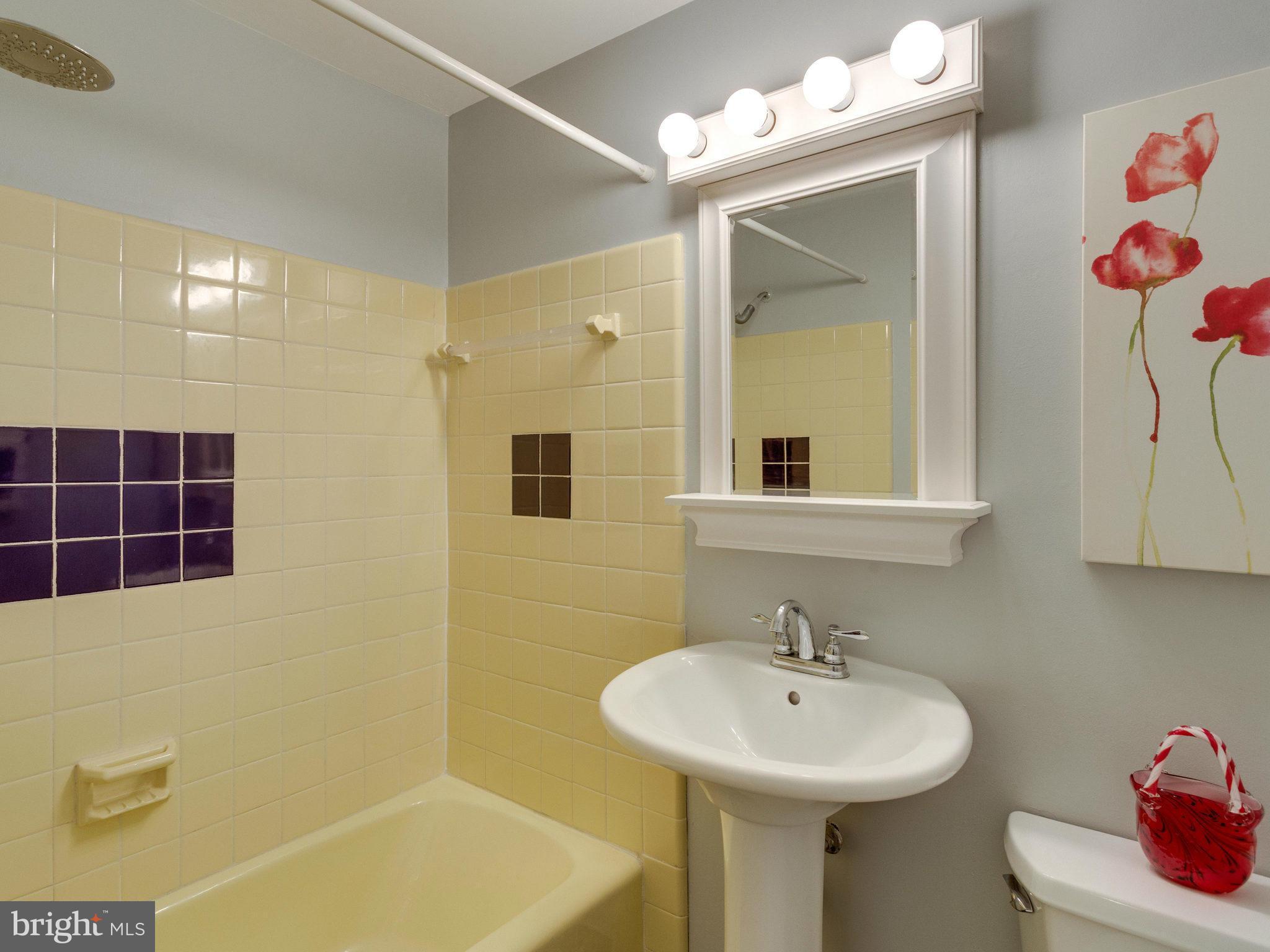 PINEWOOD LAKE - Residential