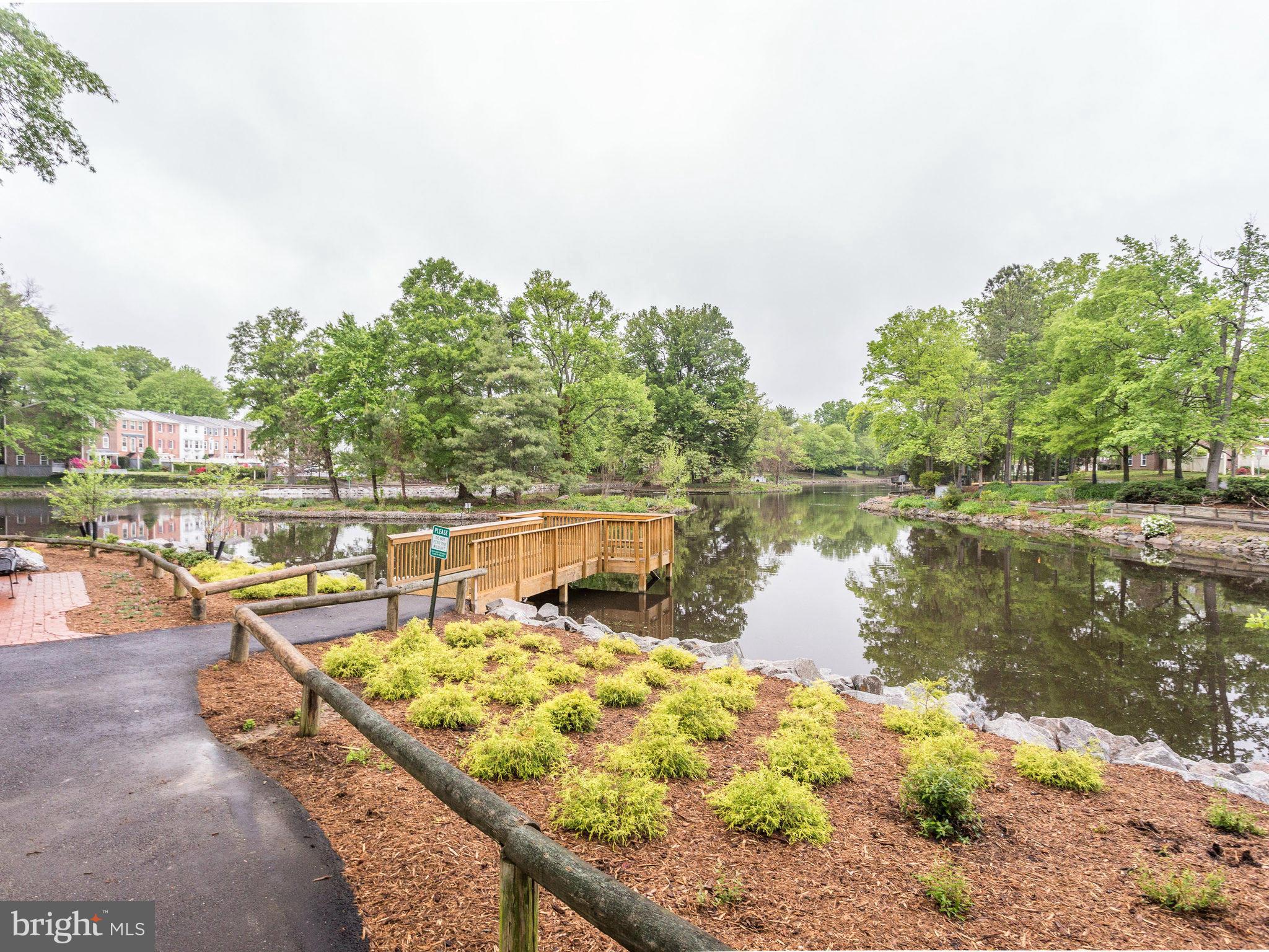 PINEWOOD LAKE - Residential