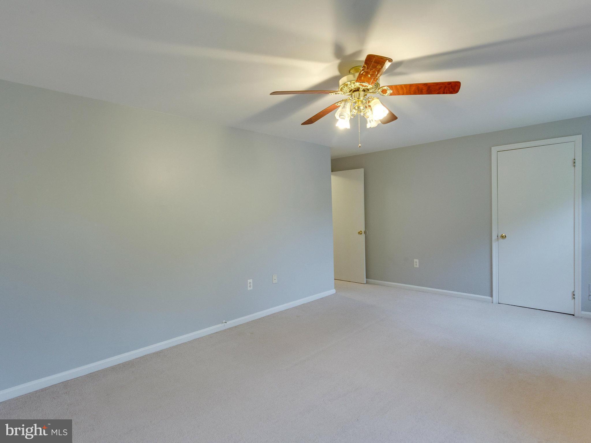 PINEWOOD LAKE - Residential