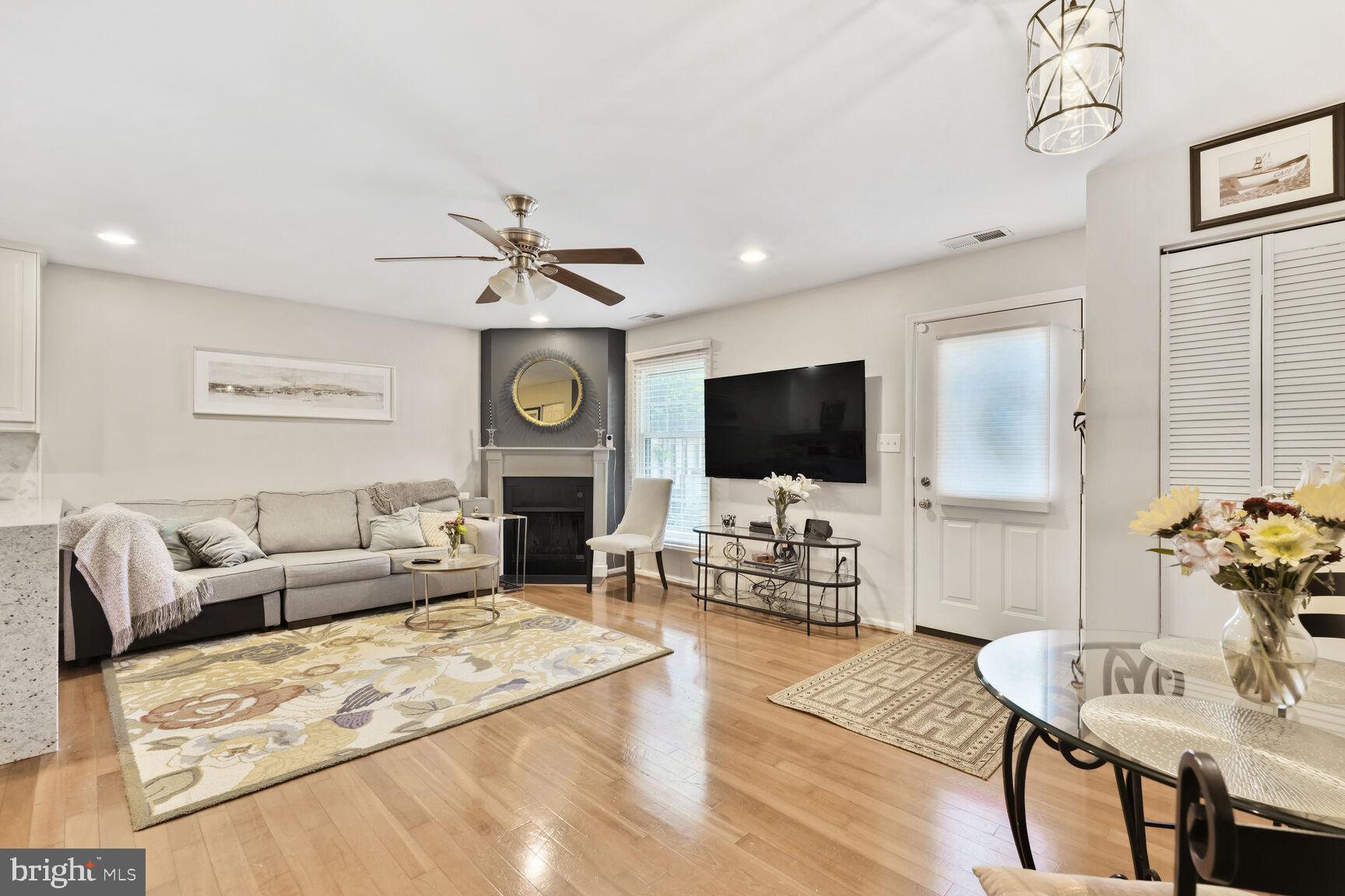 STAFFORD SQUARE - Residential