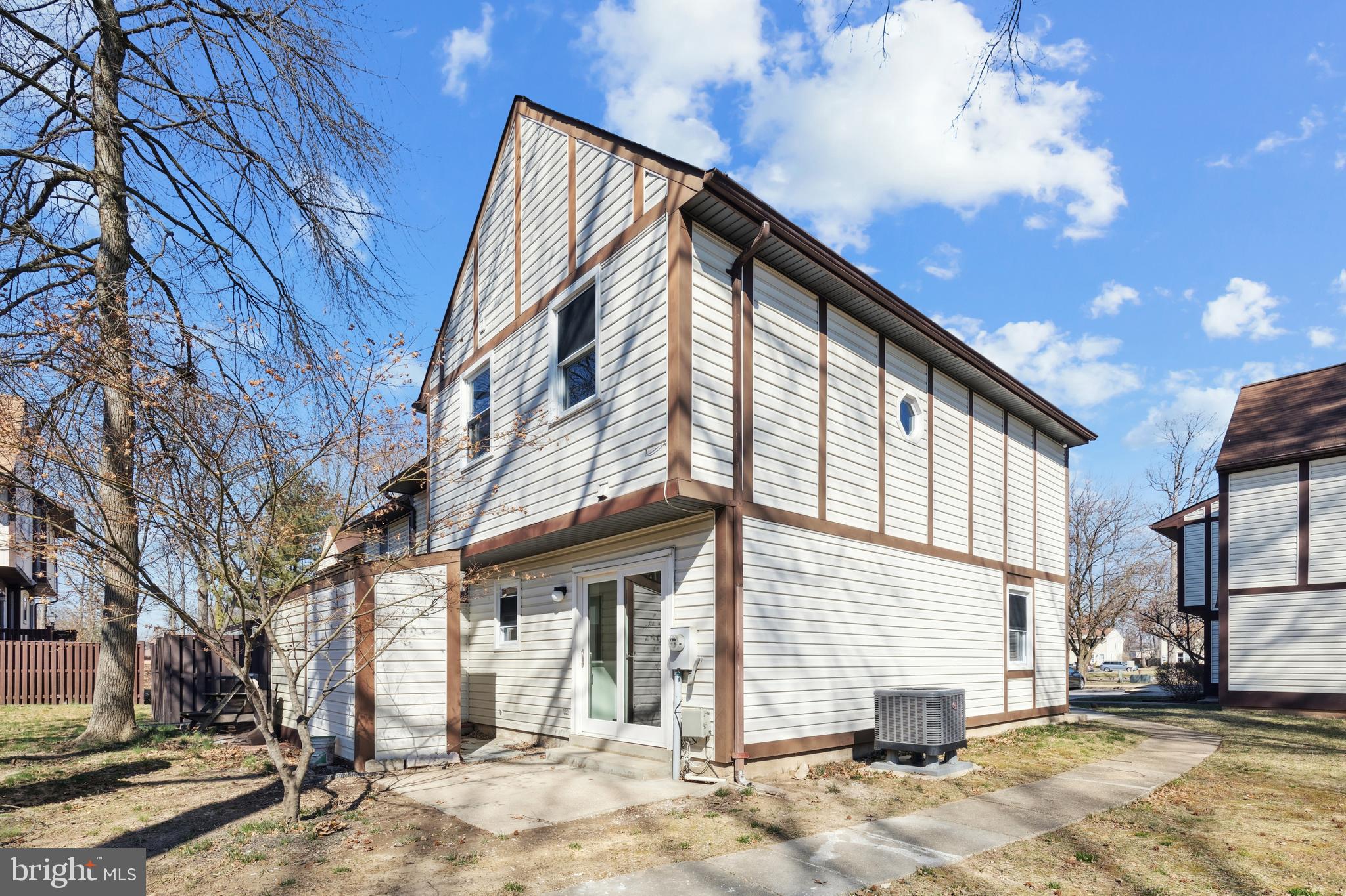 OAKWOOD VILLAGE CONDO - Residential