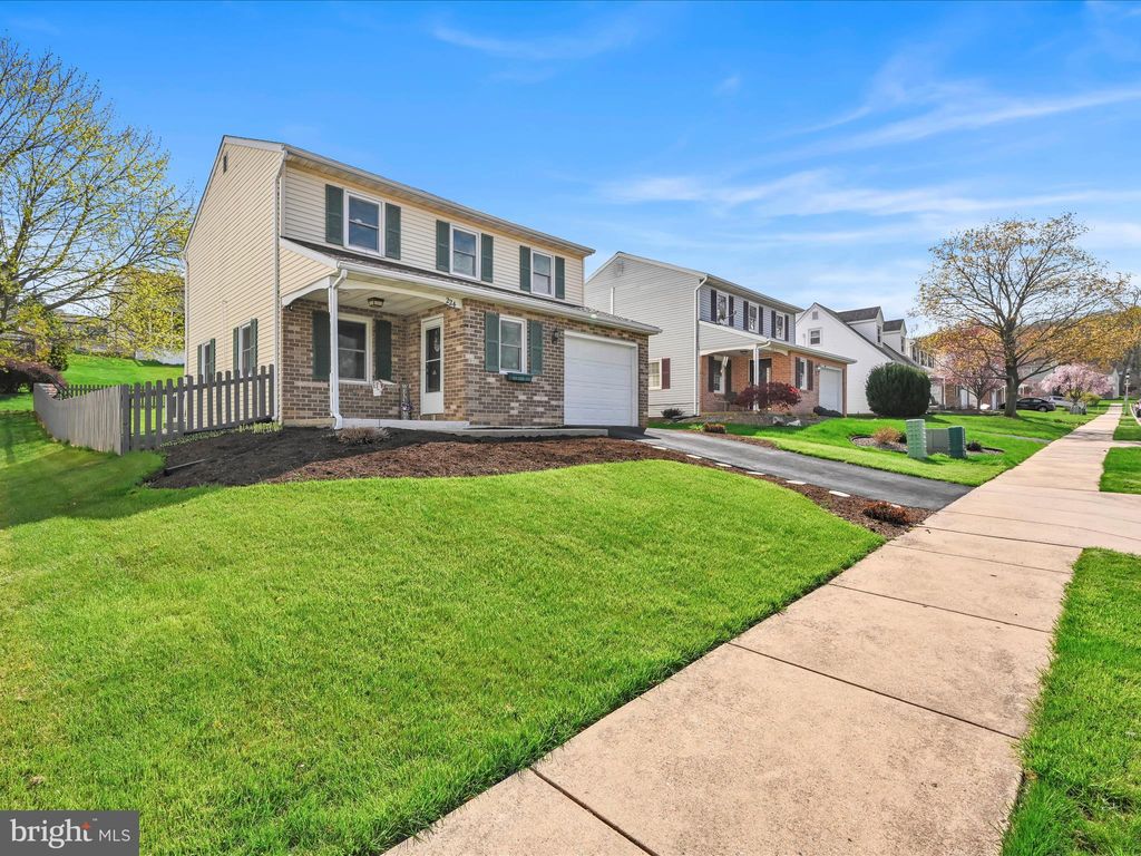 Photo of 224 Linda Terrace, EPHRATA, PA 17522 (MLS # PALA2062522)