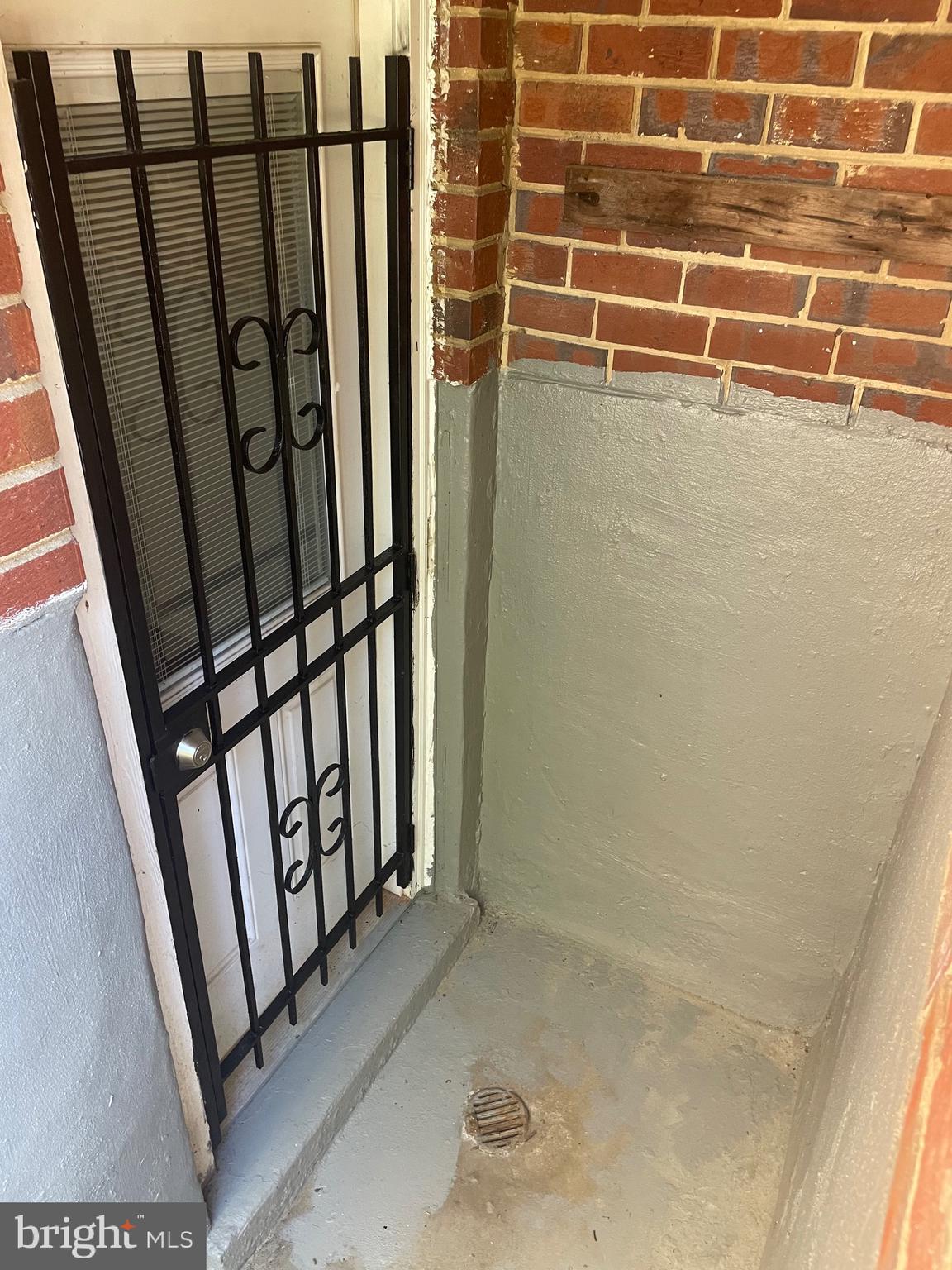 GLASSMANOR - Residential Lease