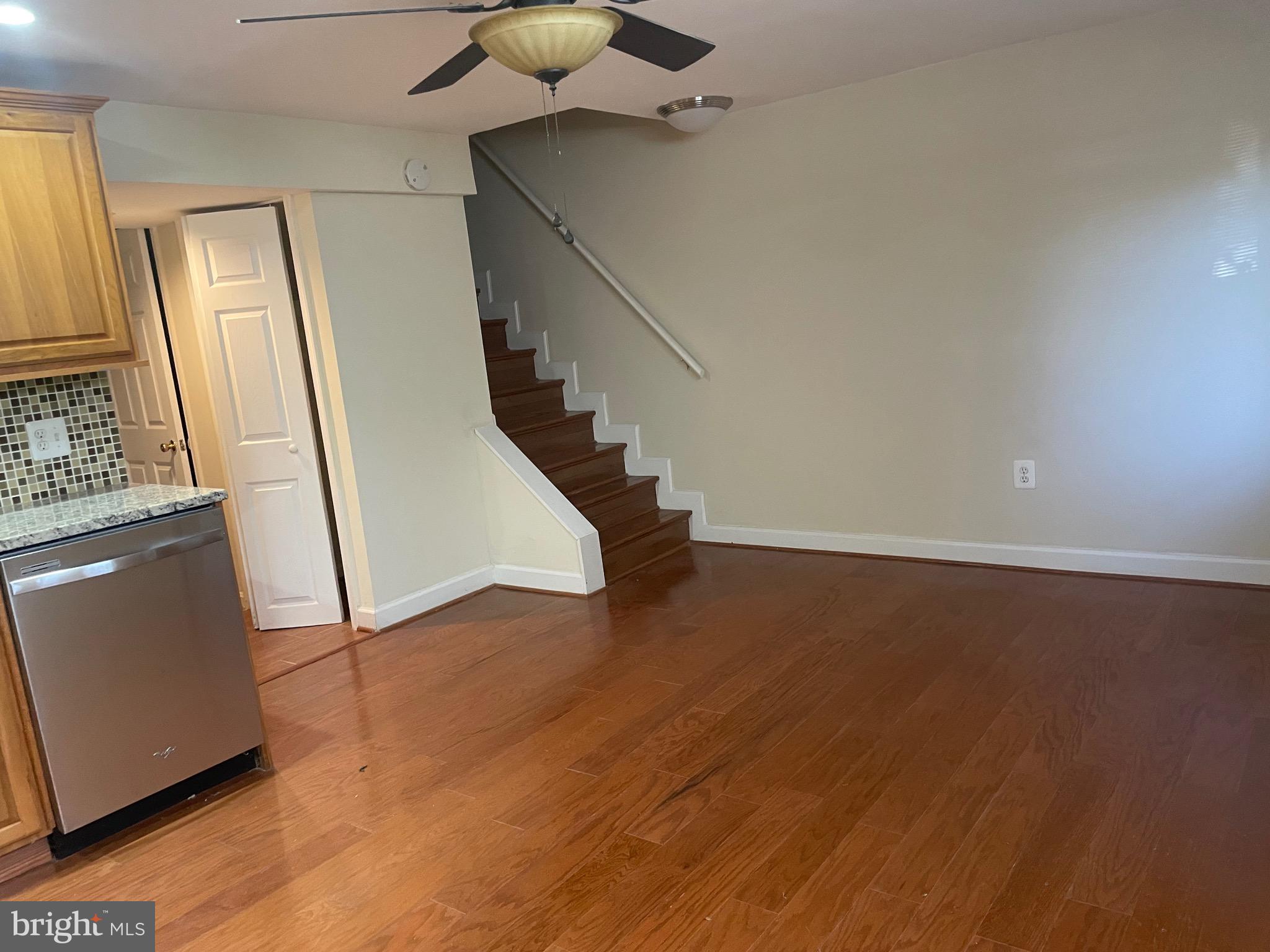 GLASSMANOR - Residential Lease