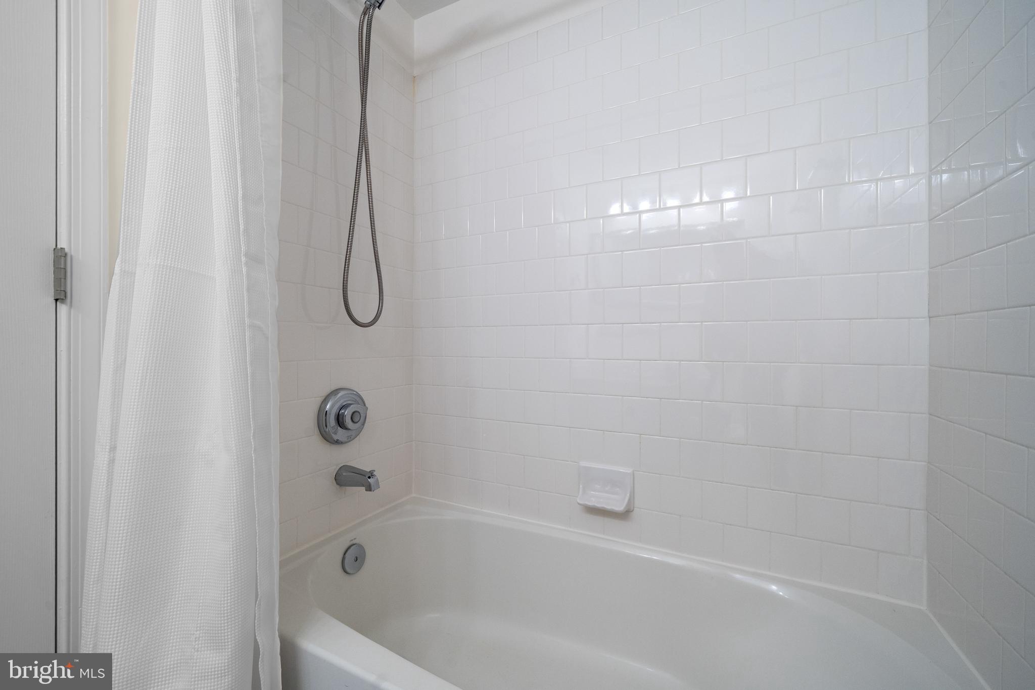 ISLAND CREEK - Residential