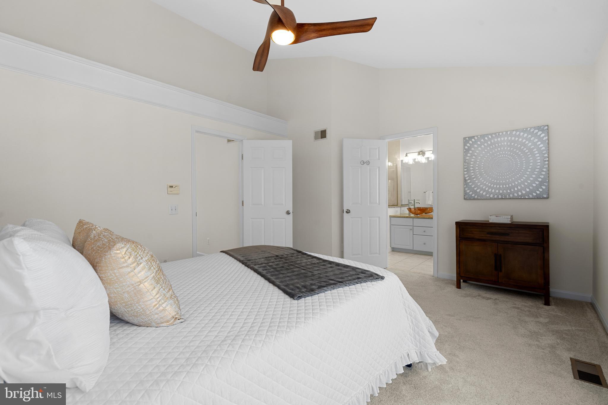 ISLAND CREEK - Residential