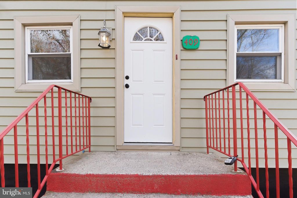 Photo of 409 Cedar Avenue, LINDENWOLD, NJ 08021 (MLS # NJCD2106694)