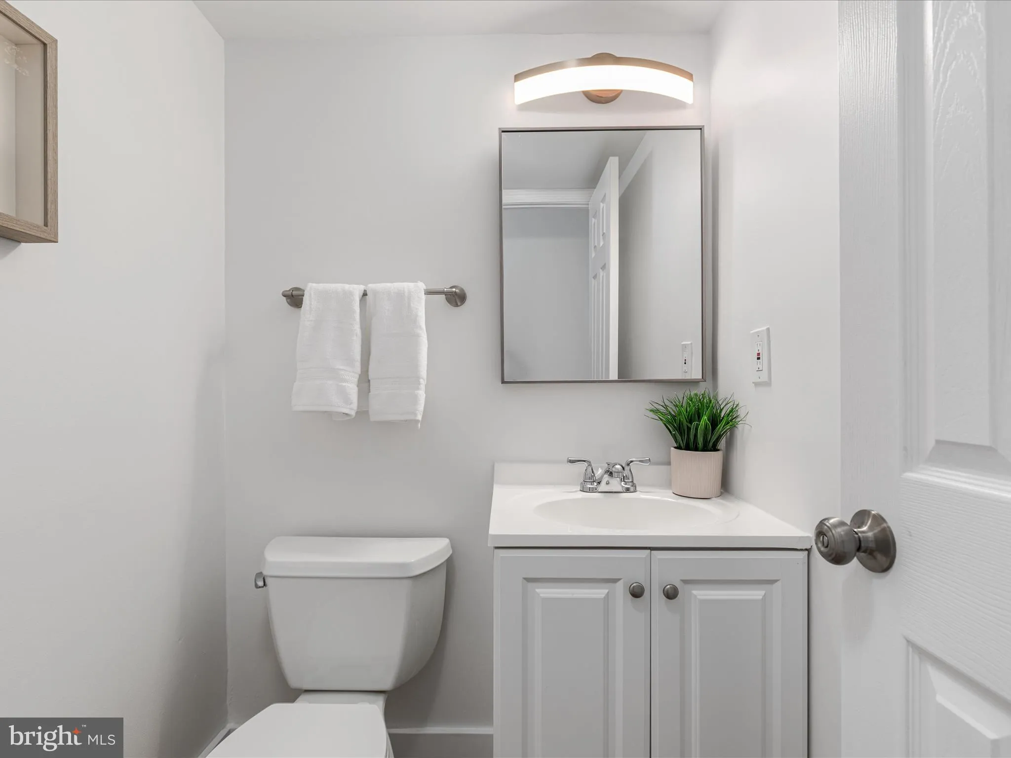 Springfield, Virginia 22152, United States, 3 Bedrooms Bedrooms, ,3 BathroomsBathrooms,Residential,Pending,4075