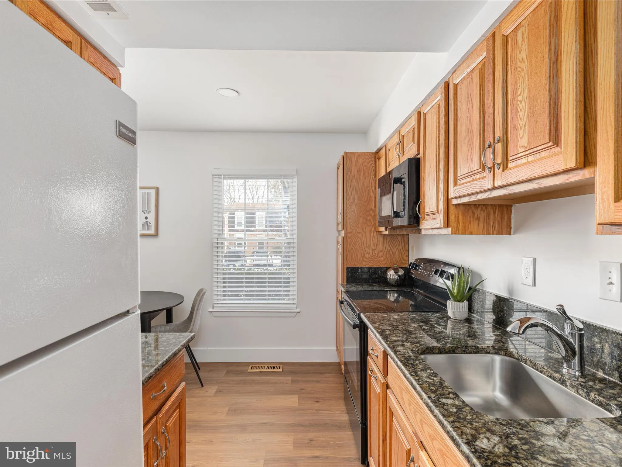 Springfield, Virginia 22152, United States, 3 Bedrooms Bedrooms, ,3 BathroomsBathrooms,Residential,Pending,4075