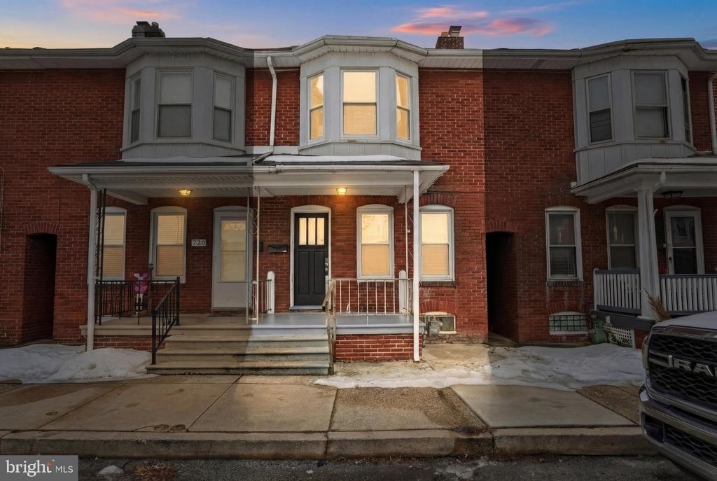 Photo of 718 York Street, YORK, PA 17403 (MLS # PAYK2097920)