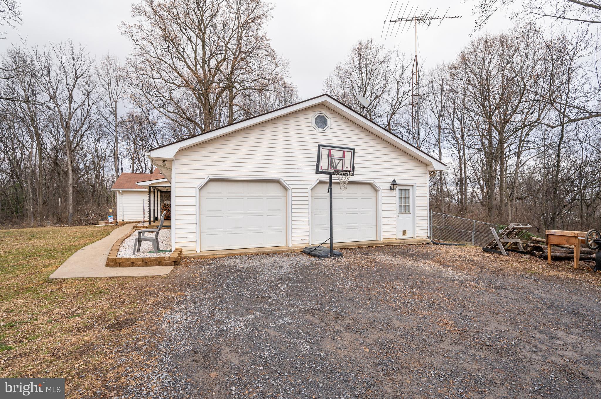 GOLDEN MEADOWS - Residential