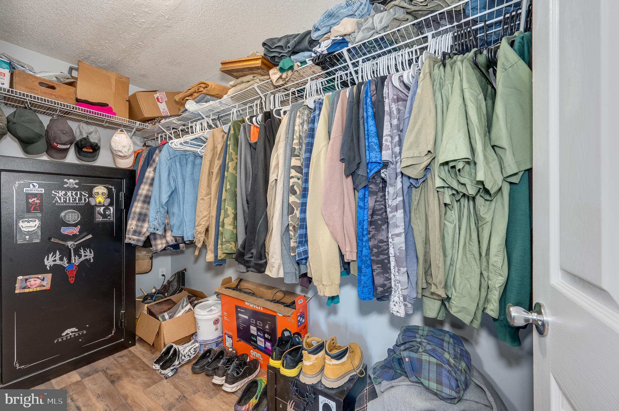 GOLDEN MEADOWS - Residential