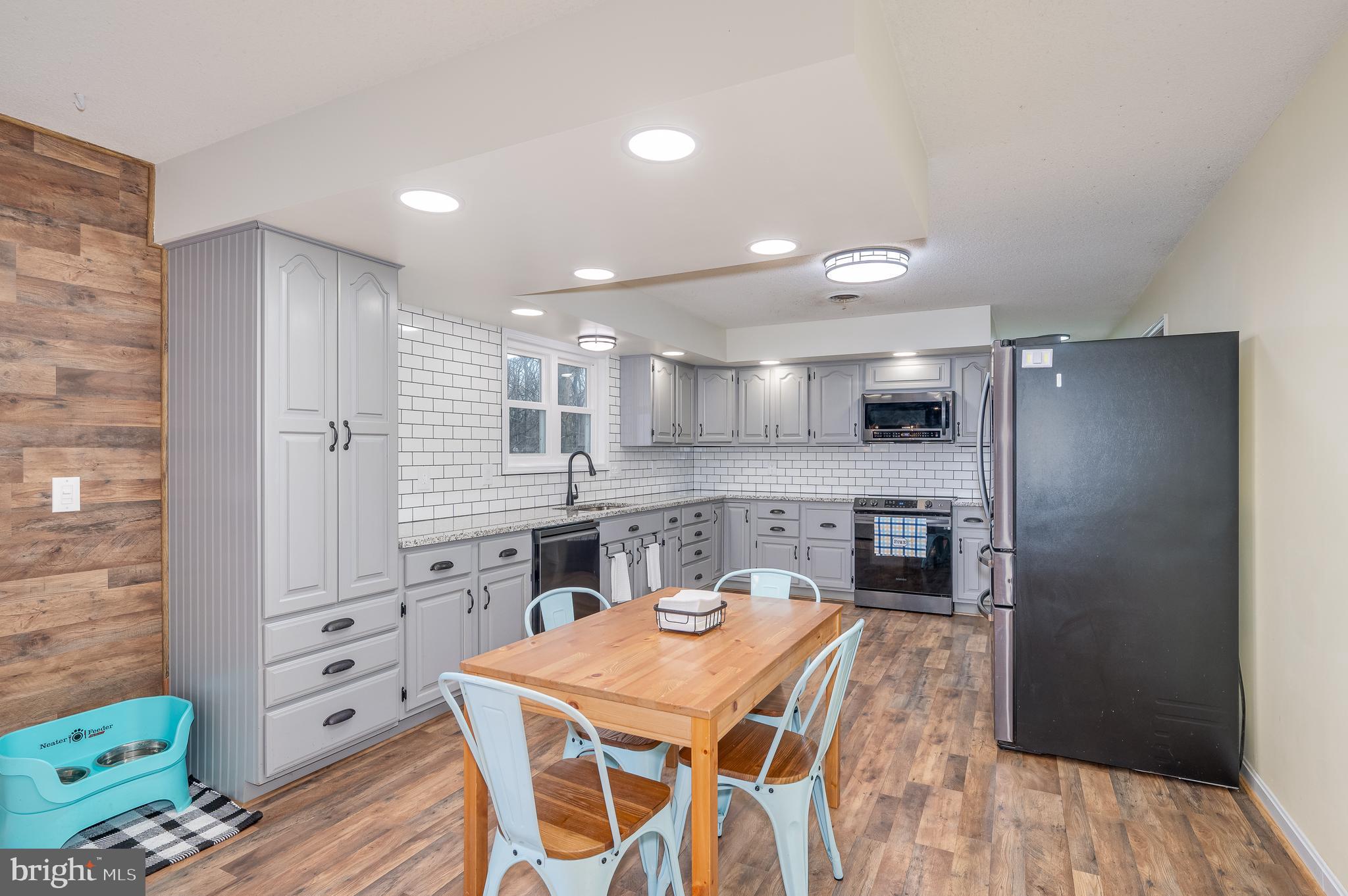 GOLDEN MEADOWS - Residential