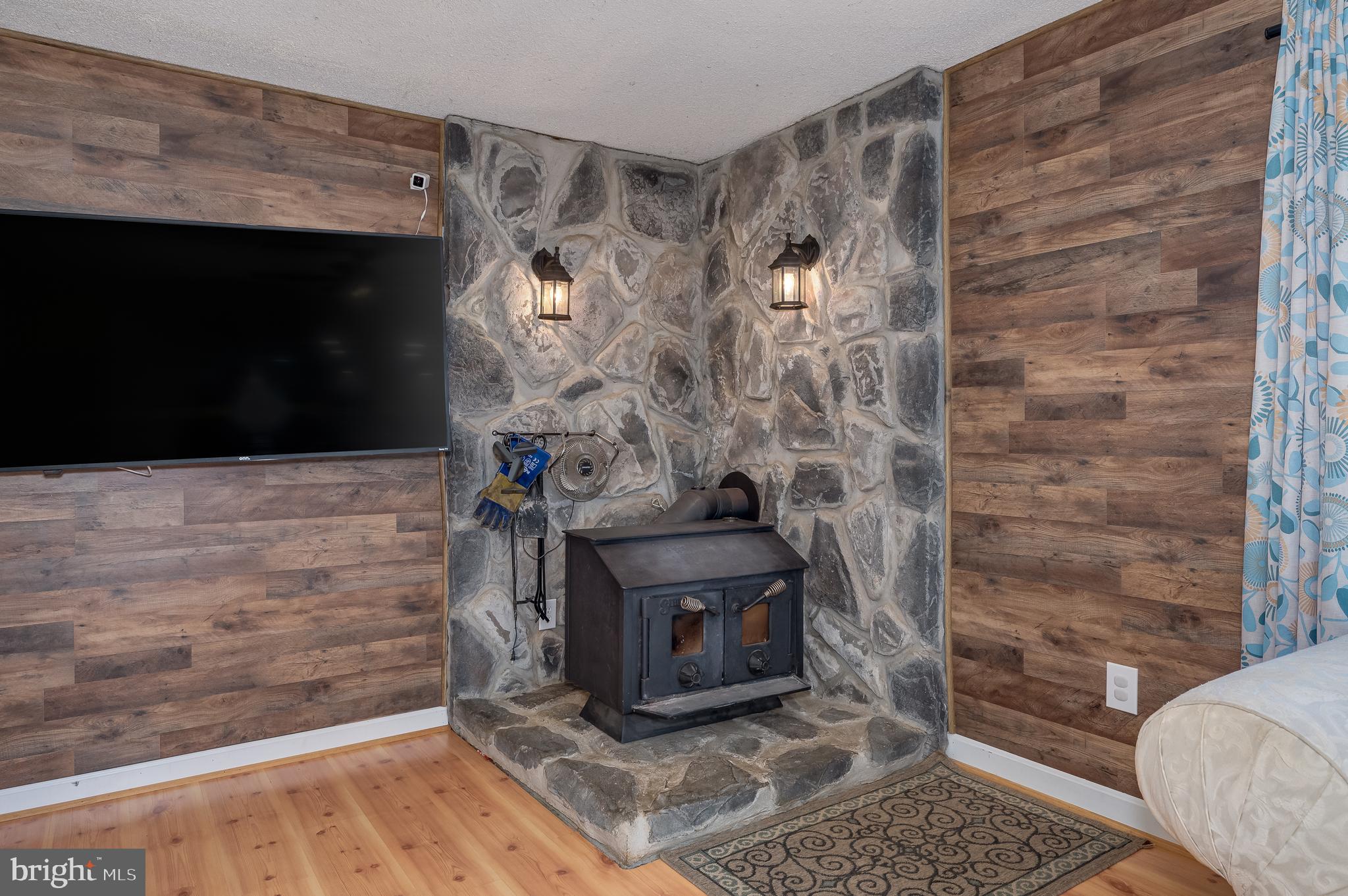 GOLDEN MEADOWS - Residential