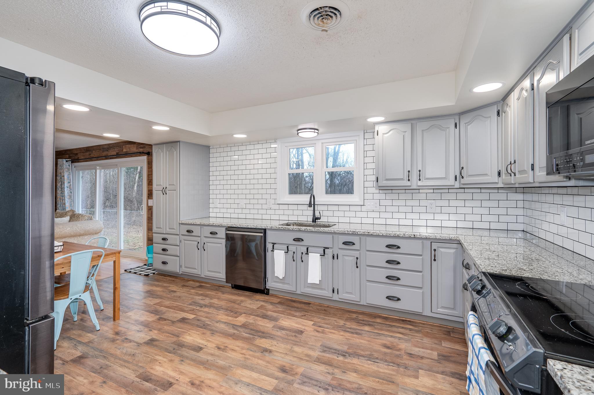 GOLDEN MEADOWS - Residential