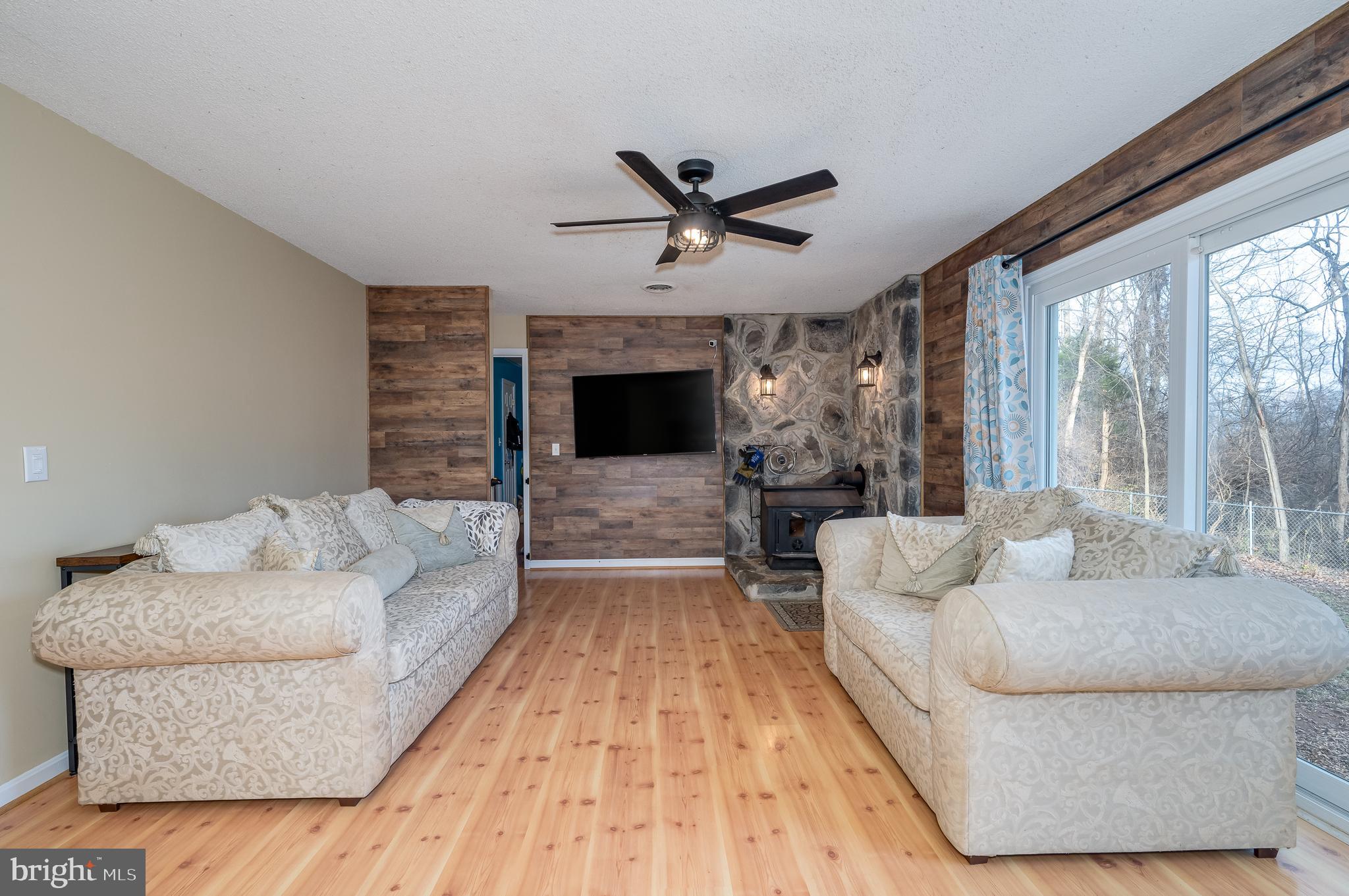 GOLDEN MEADOWS - Residential