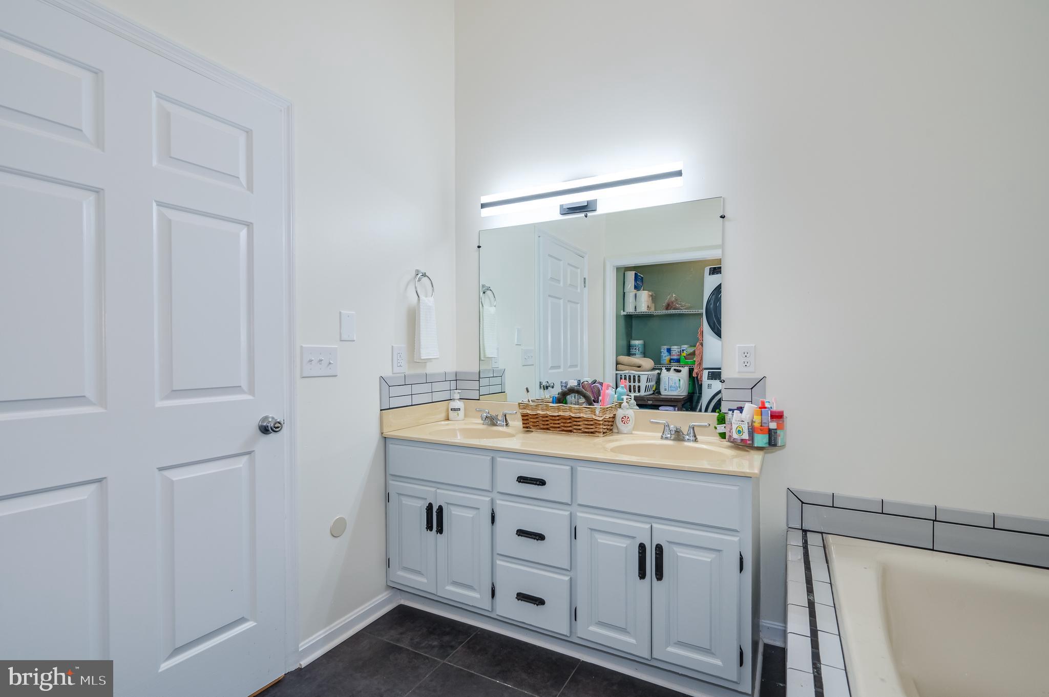 GOLDEN MEADOWS - Residential