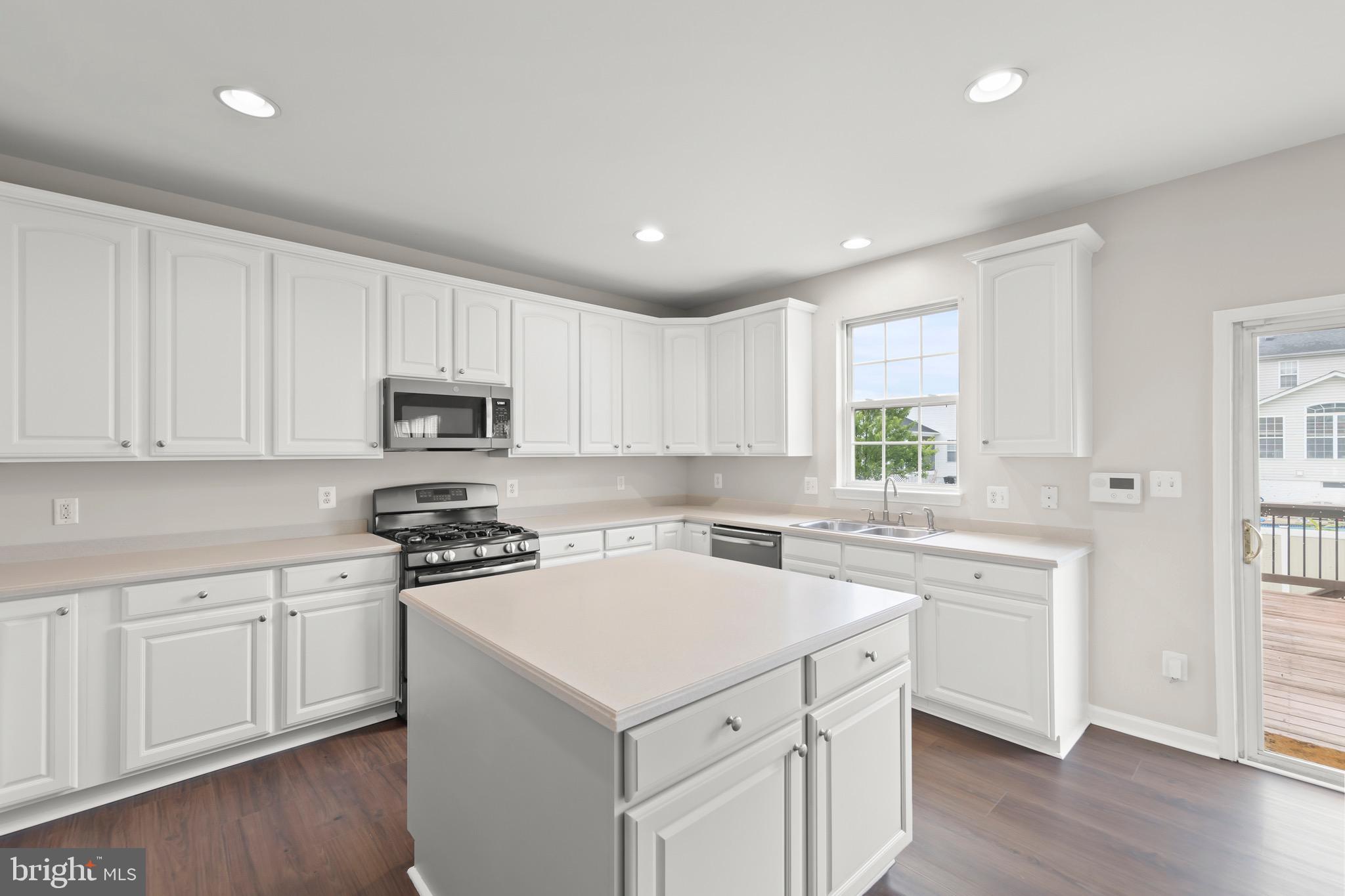 THE GUARDS - Residential Lease