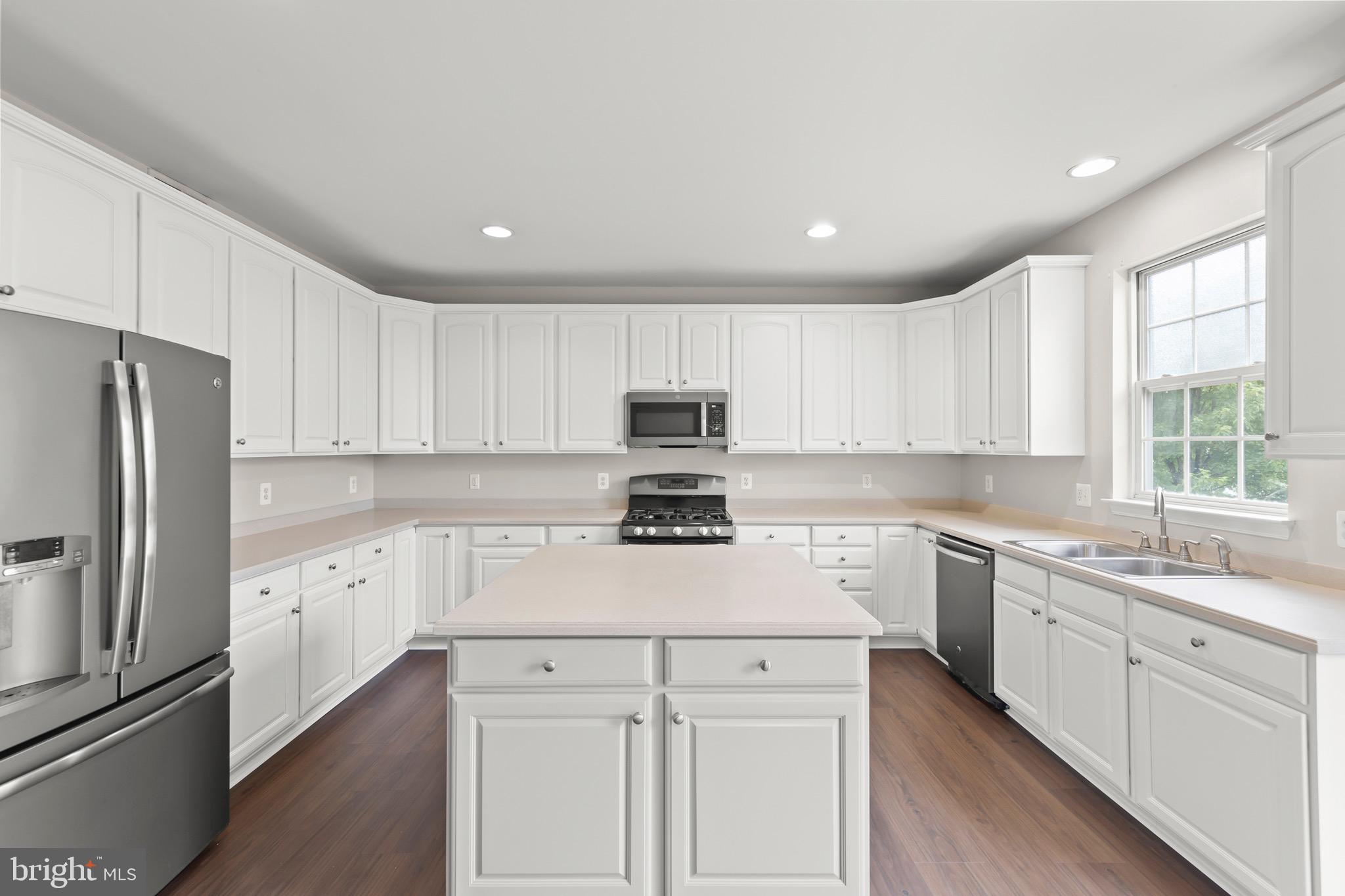 THE GUARDS - Residential Lease