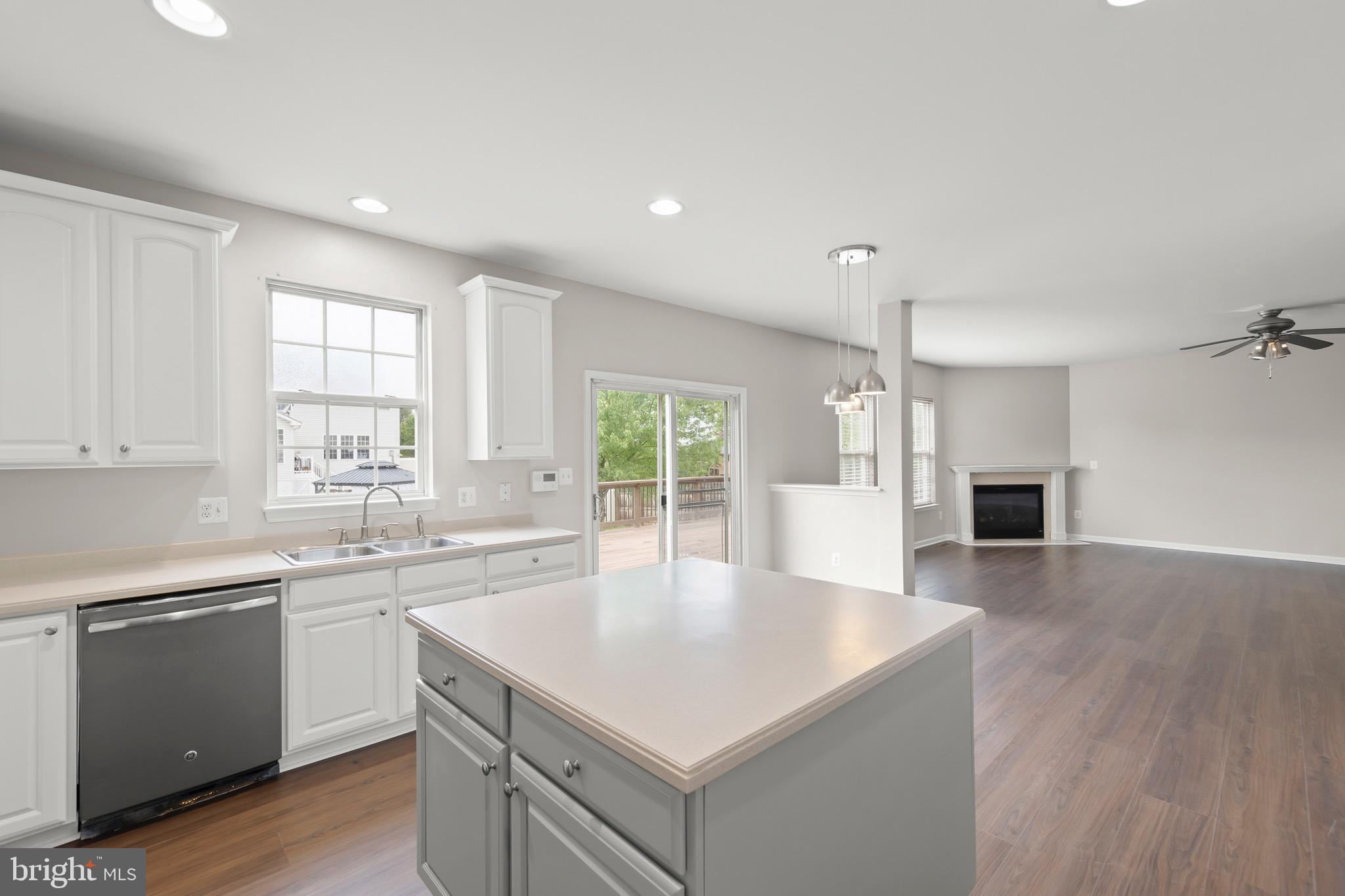 THE GUARDS - Residential Lease