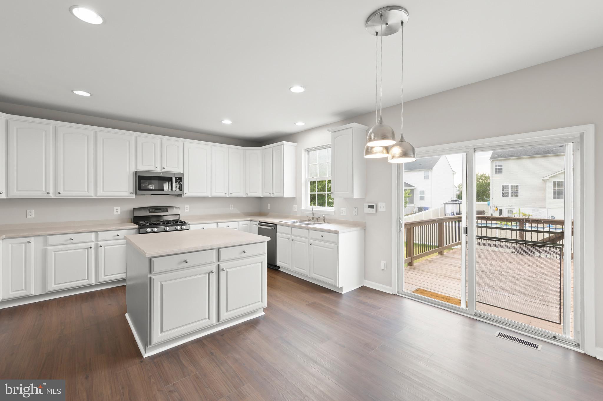 THE GUARDS - Residential Lease