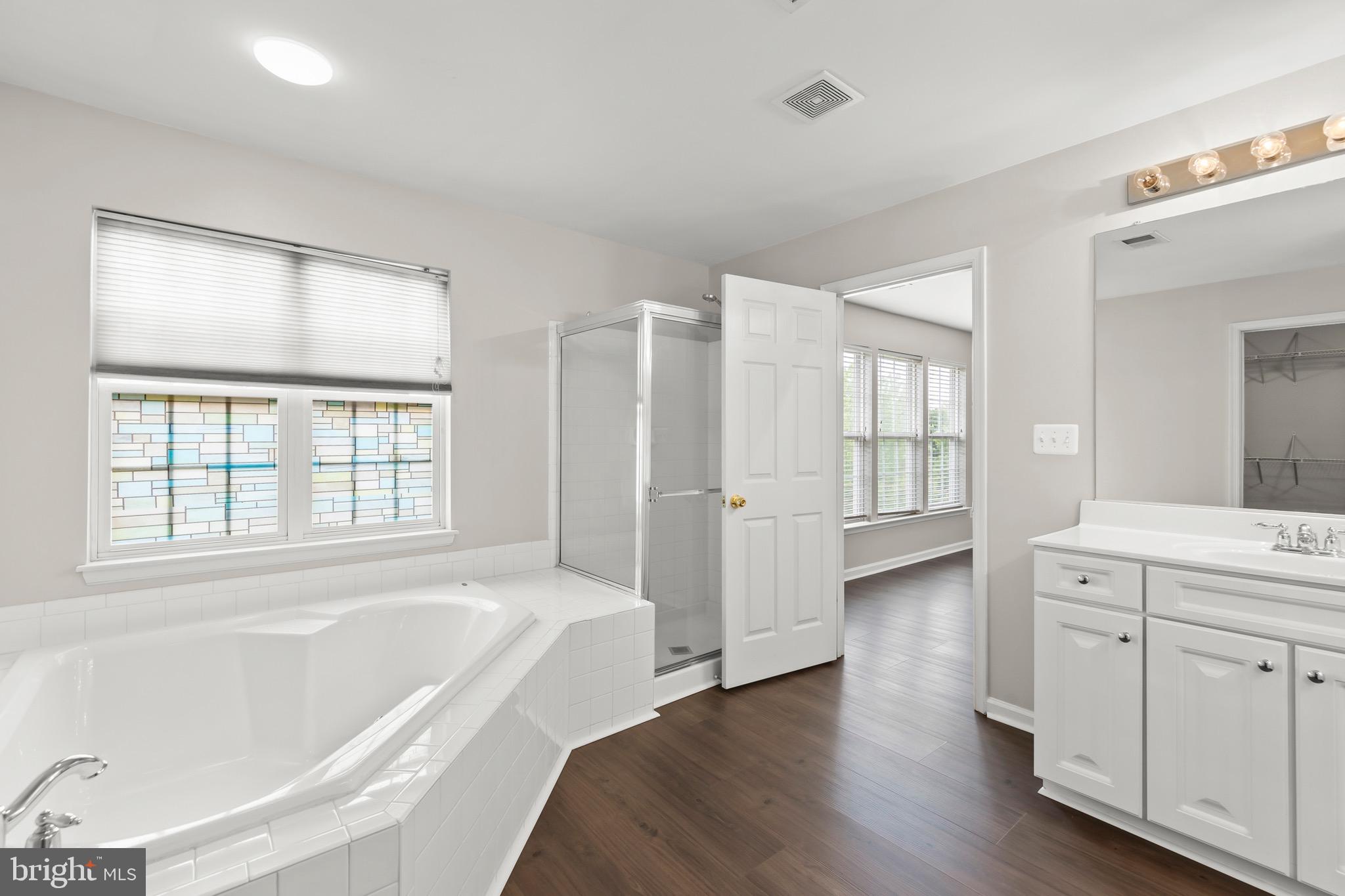 THE GUARDS - Residential Lease