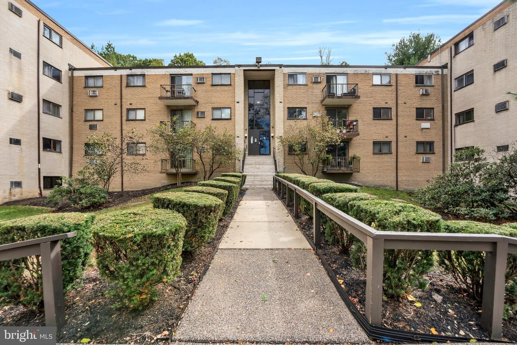 Photo of 400 Glendale Road #B12, HAVERTOWN, PA 19083 (MLS # PADE2101810)