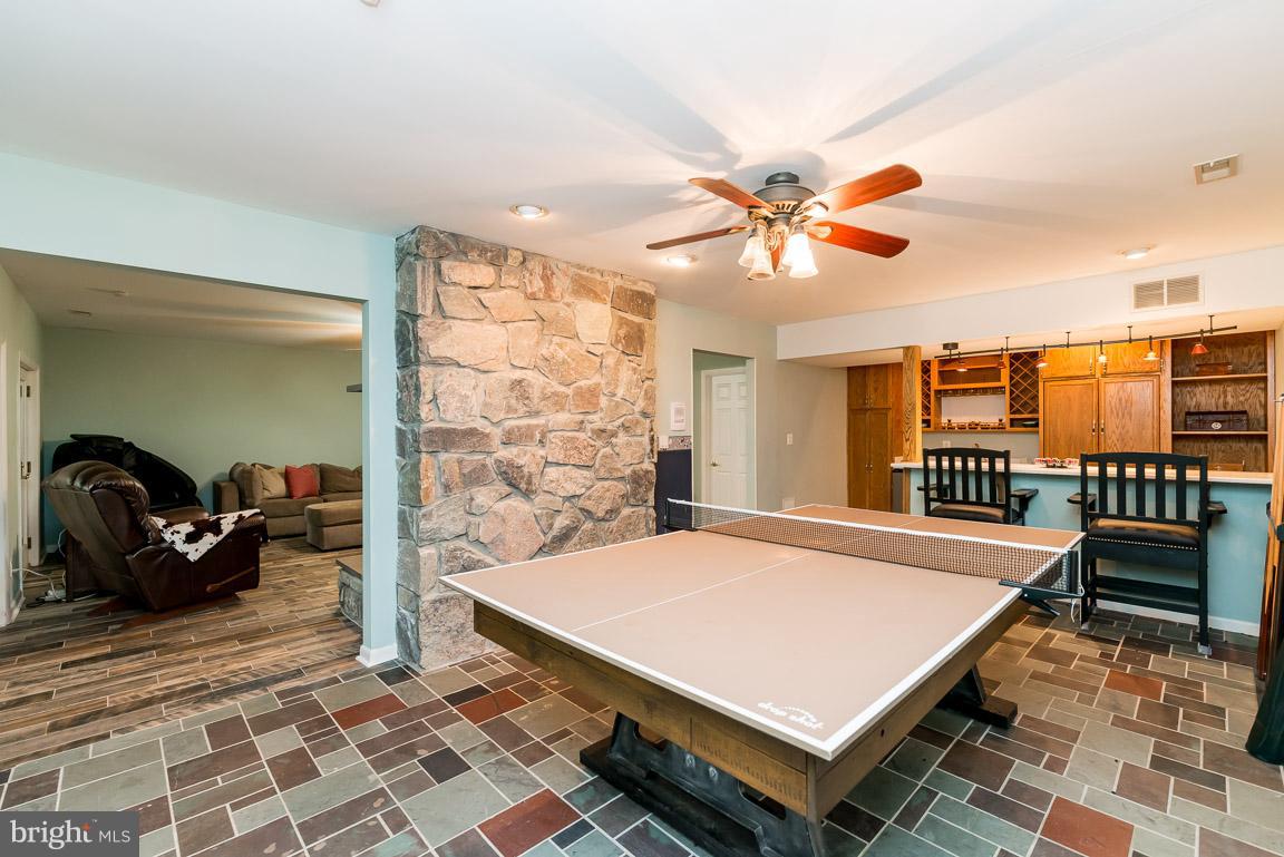 SMUGGLERS COVE - Residential