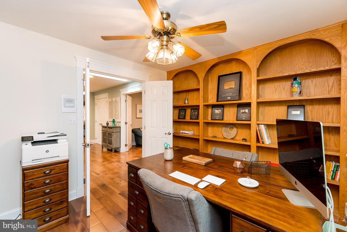 SMUGGLERS COVE - Residential