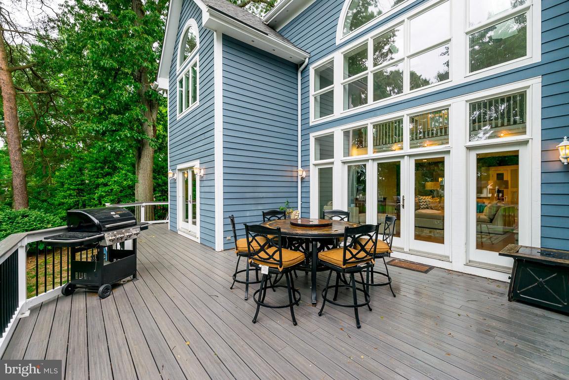 SMUGGLERS COVE - Residential