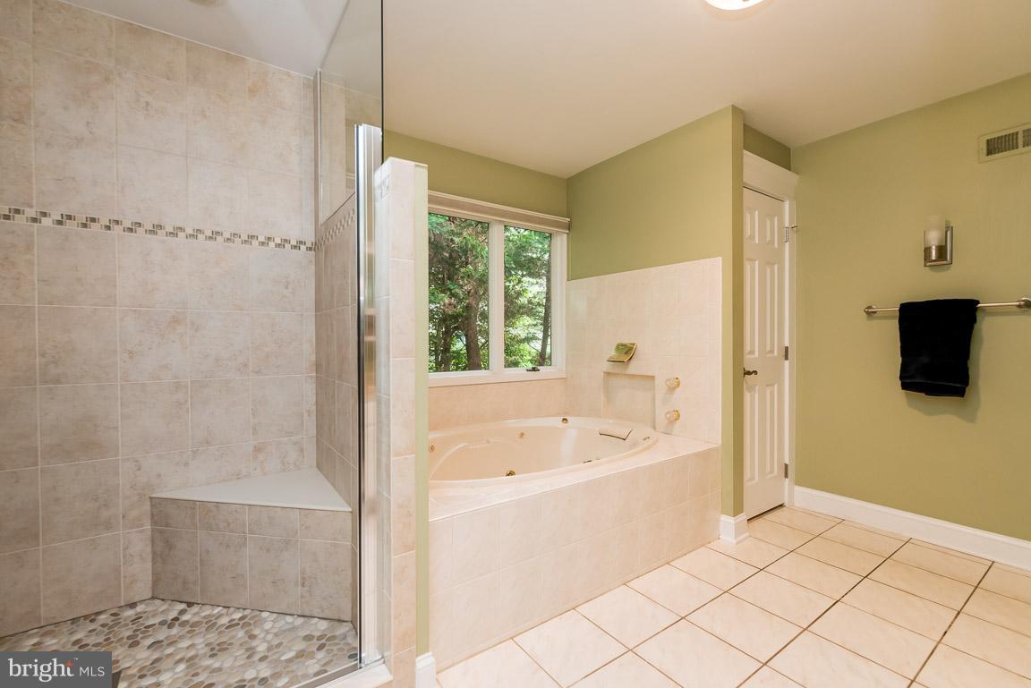 SMUGGLERS COVE - Residential