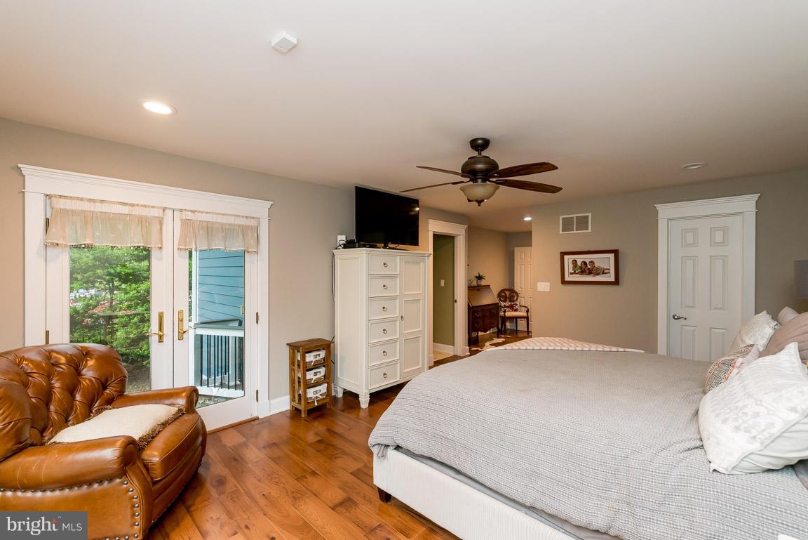 SMUGGLERS COVE - Residential