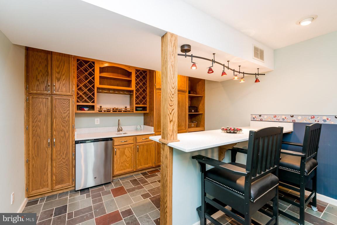 SMUGGLERS COVE - Residential