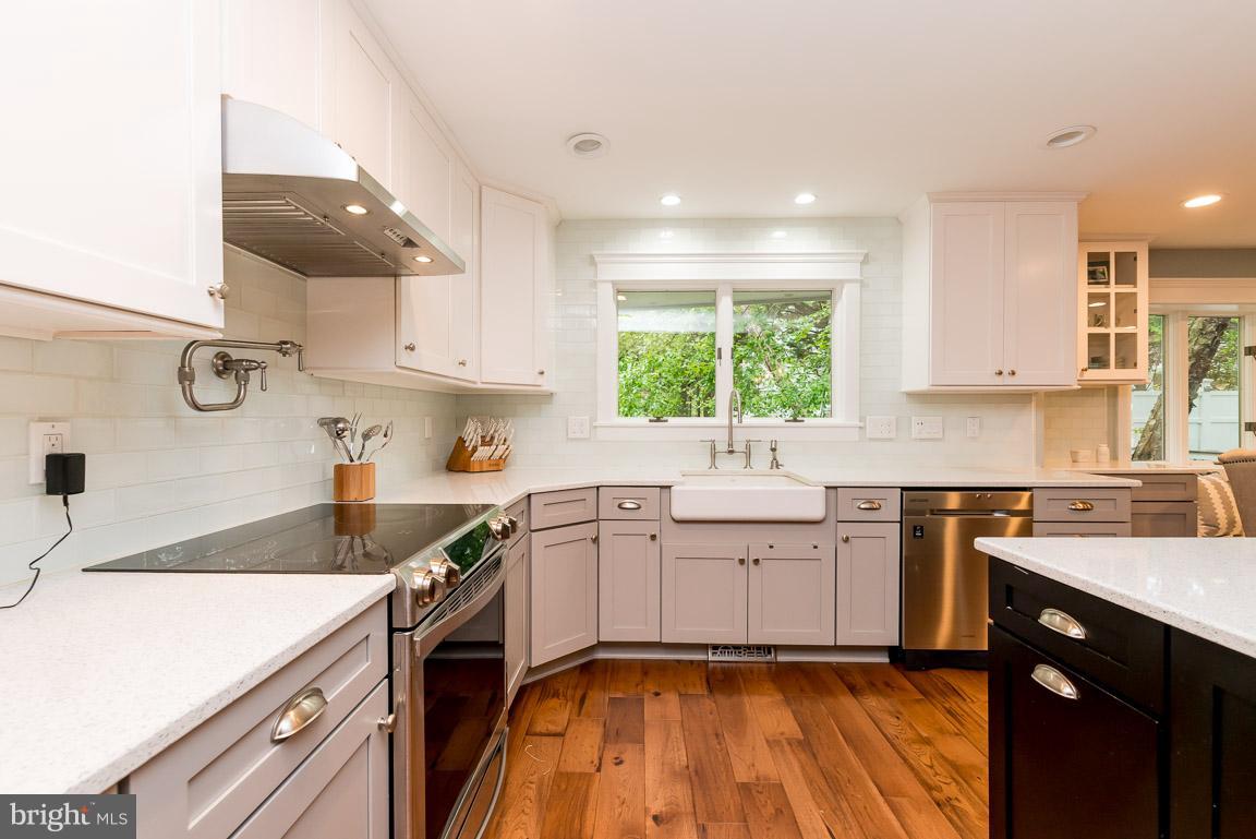 SMUGGLERS COVE - Residential