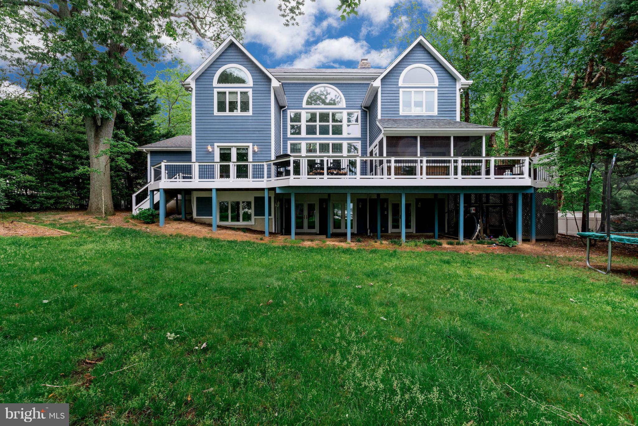 SMUGGLERS COVE - Residential