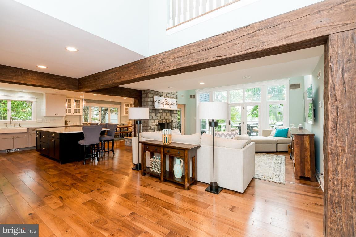 SMUGGLERS COVE - Residential