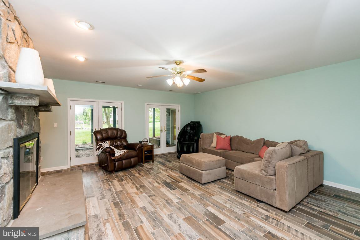 SMUGGLERS COVE - Residential