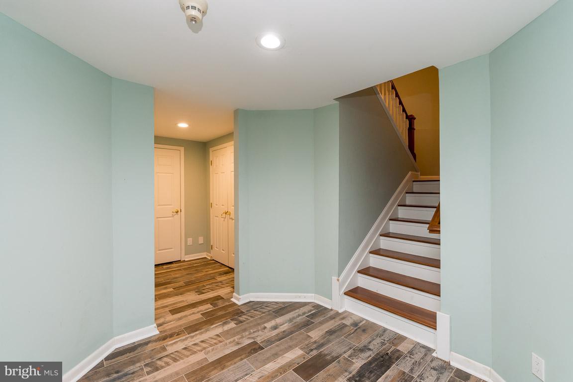 SMUGGLERS COVE - Residential