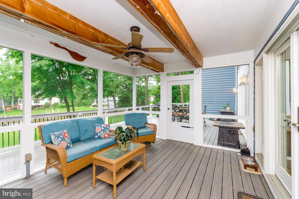 SMUGGLERS COVE - Residential