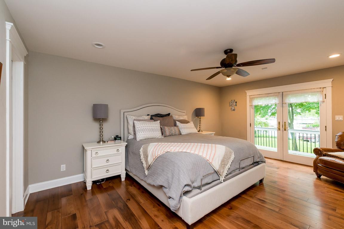 SMUGGLERS COVE - Residential