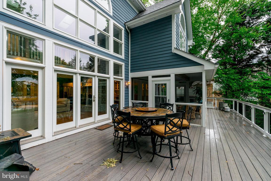 SMUGGLERS COVE - Residential