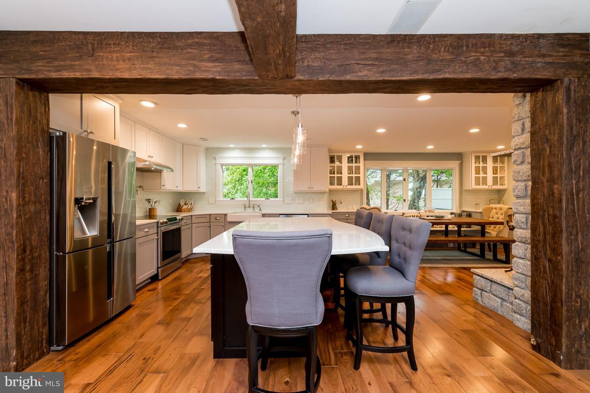 SMUGGLERS COVE - Residential