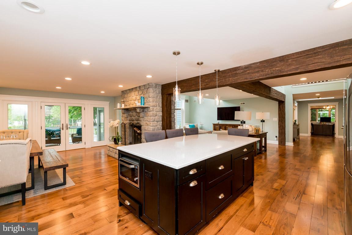 SMUGGLERS COVE - Residential